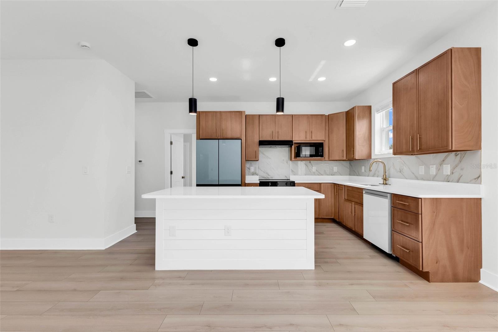 Listing Image #13