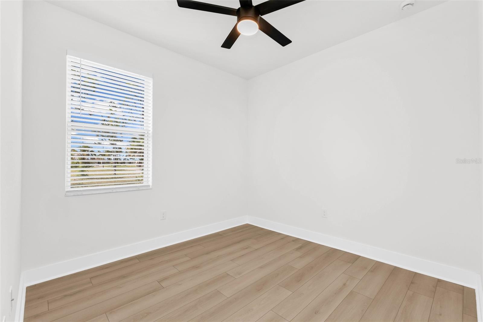 Listing Image #24