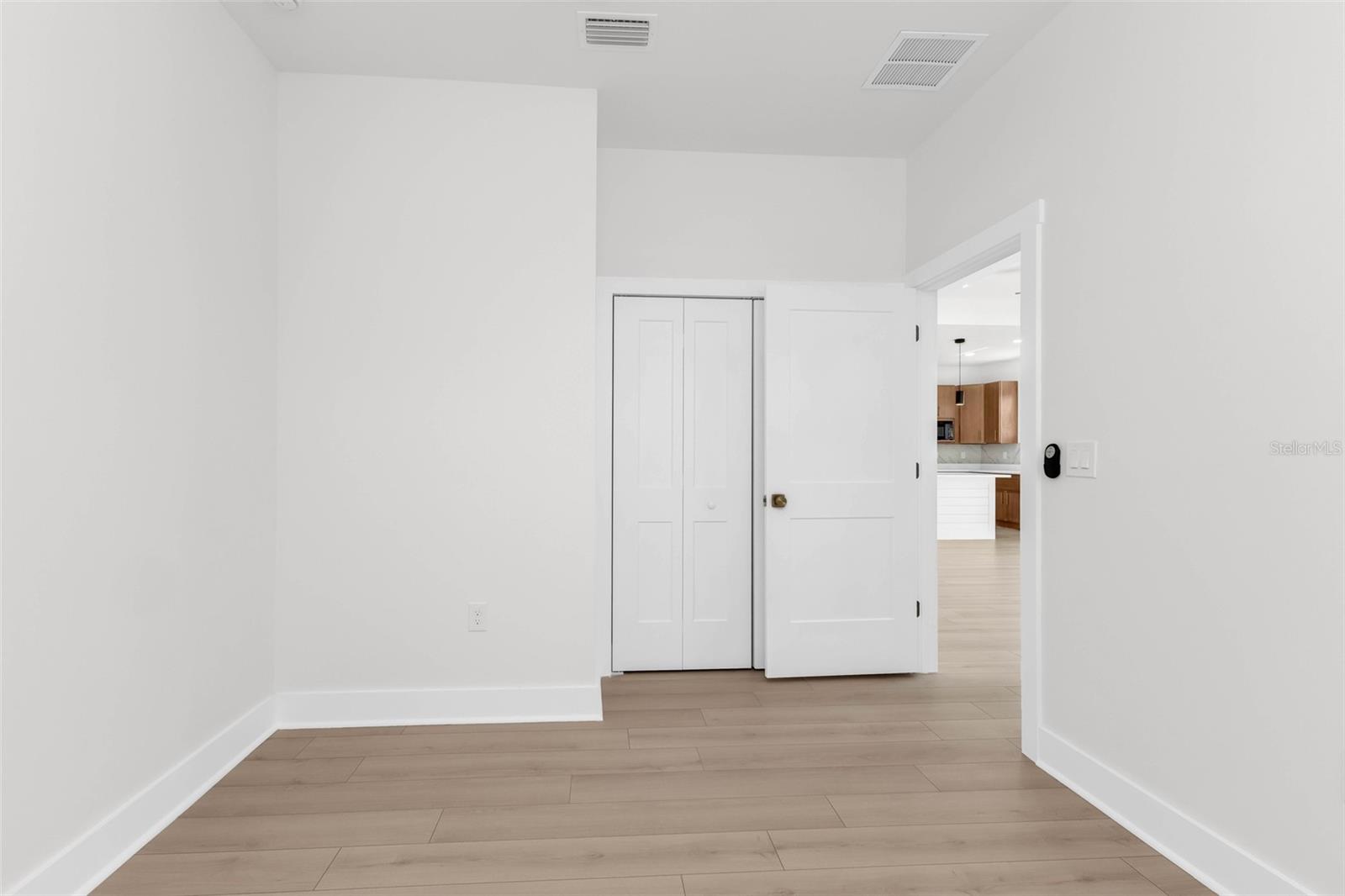 Listing Image #25