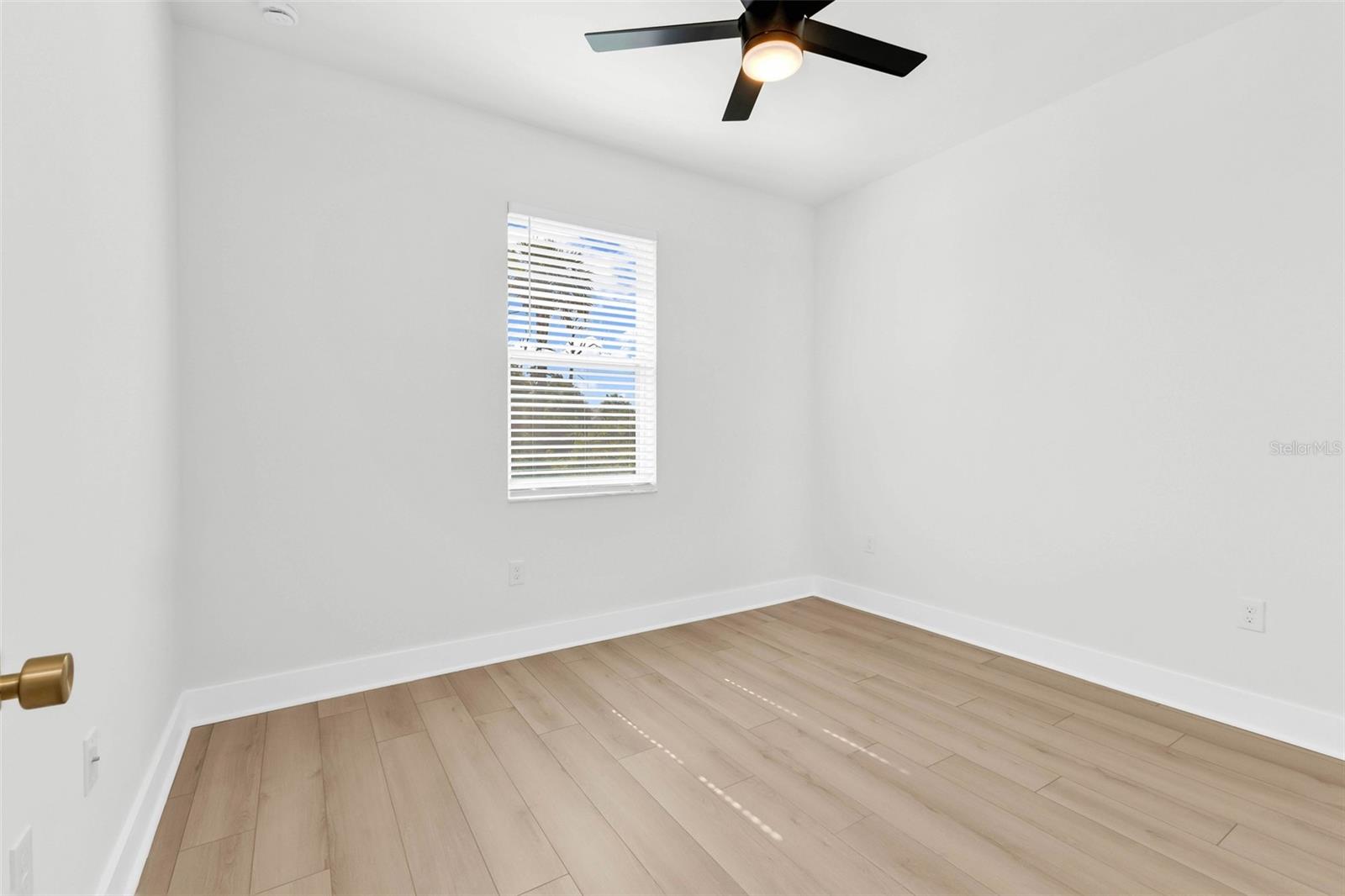 Listing Image #28