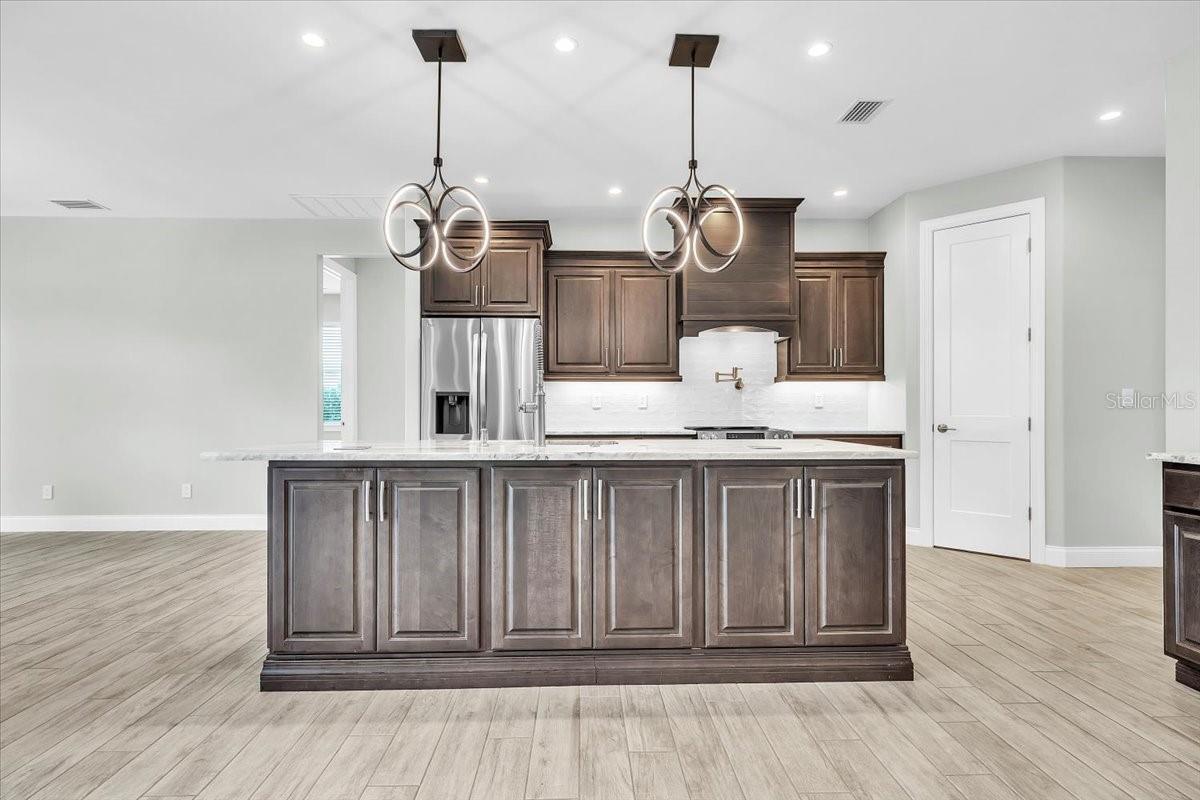 Listing Image #15