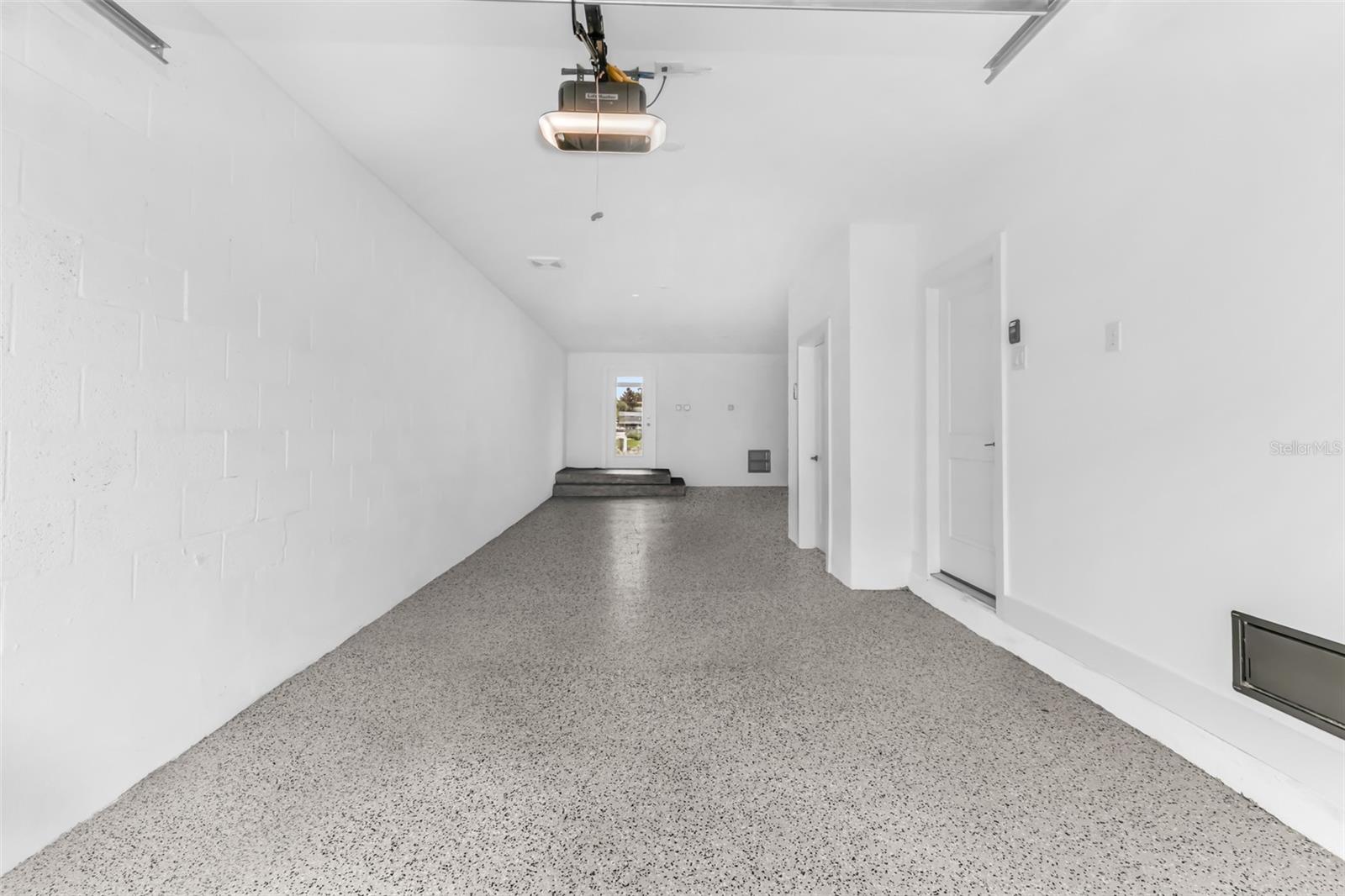Listing Image #11