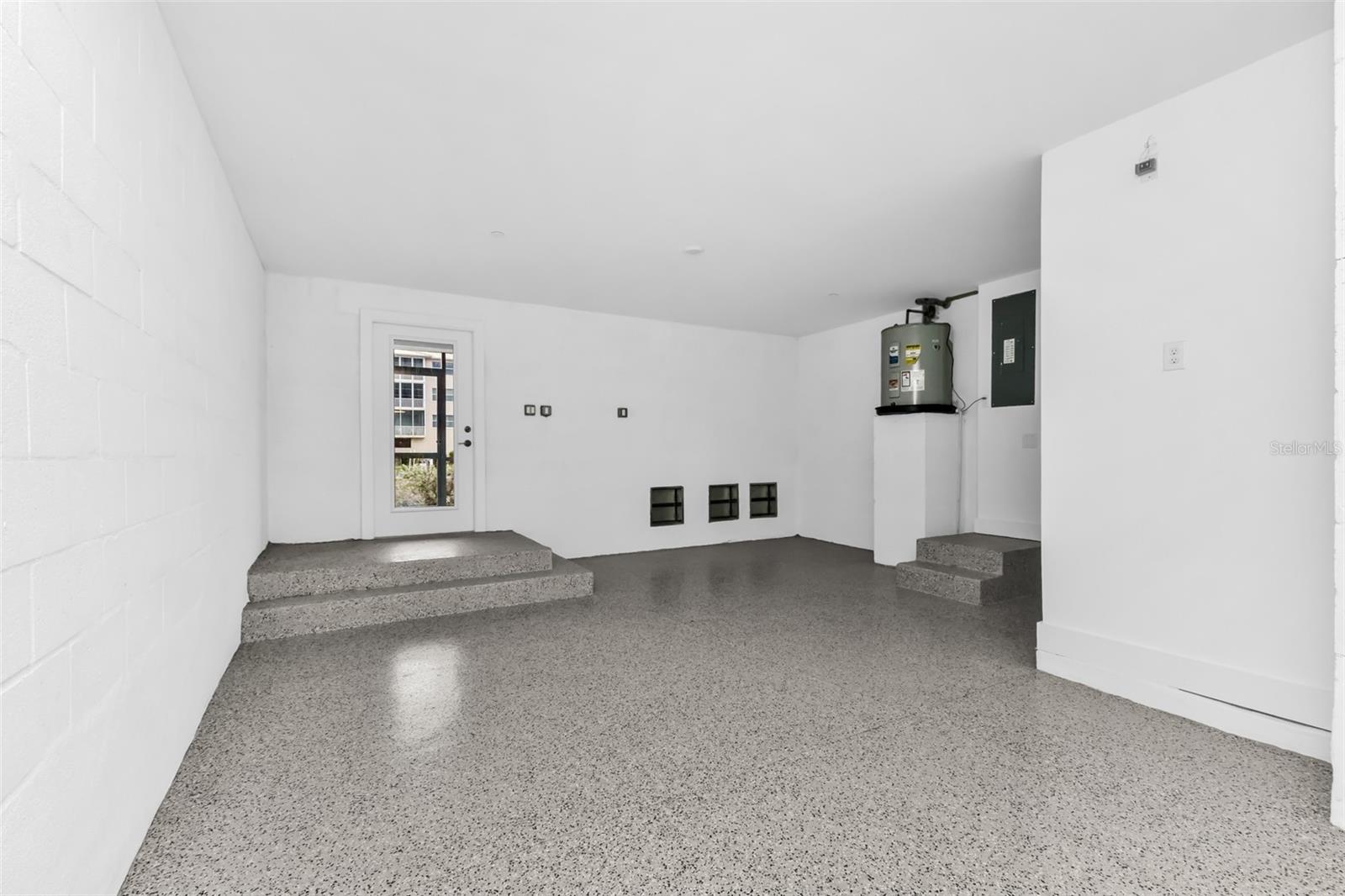 Listing Image #12