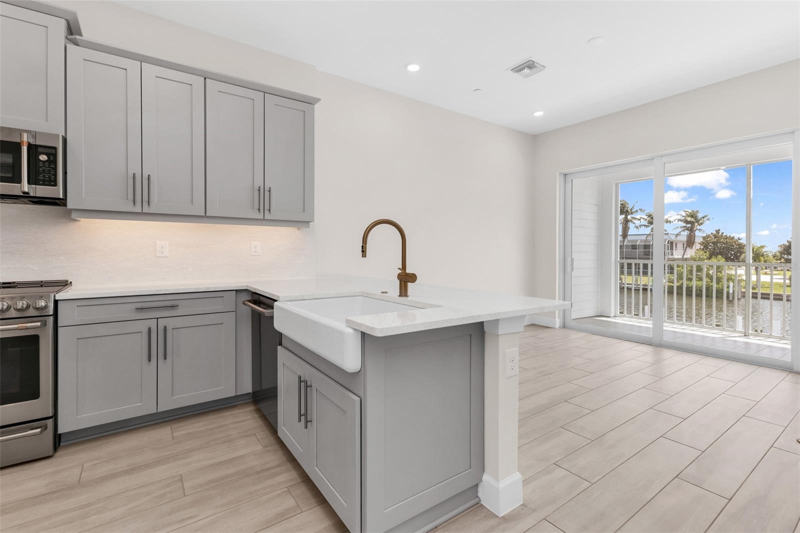 Listing Image #11