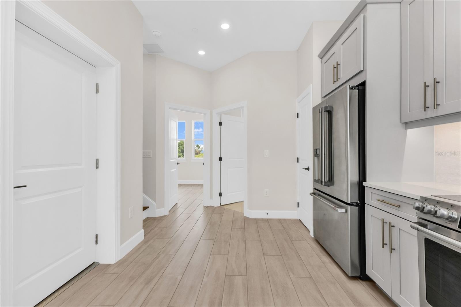 Listing Image #12
