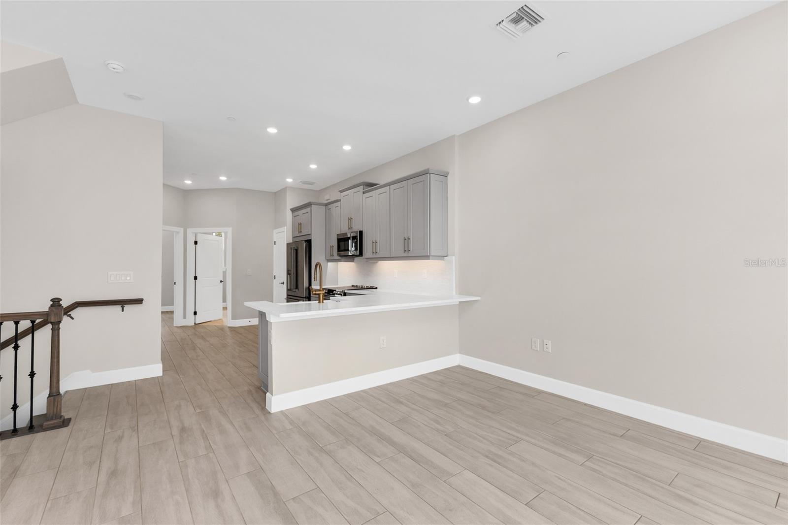 Listing Image #28