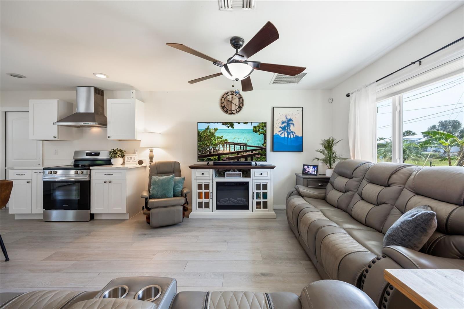 Listing Image #11