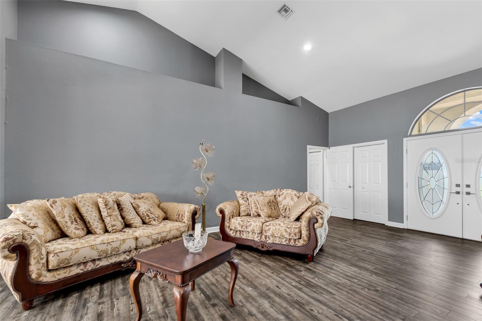 Listing Image #12