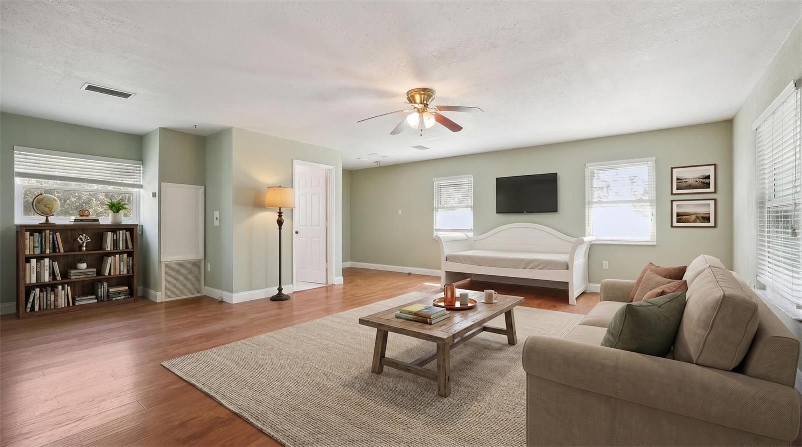 Listing Image #6
