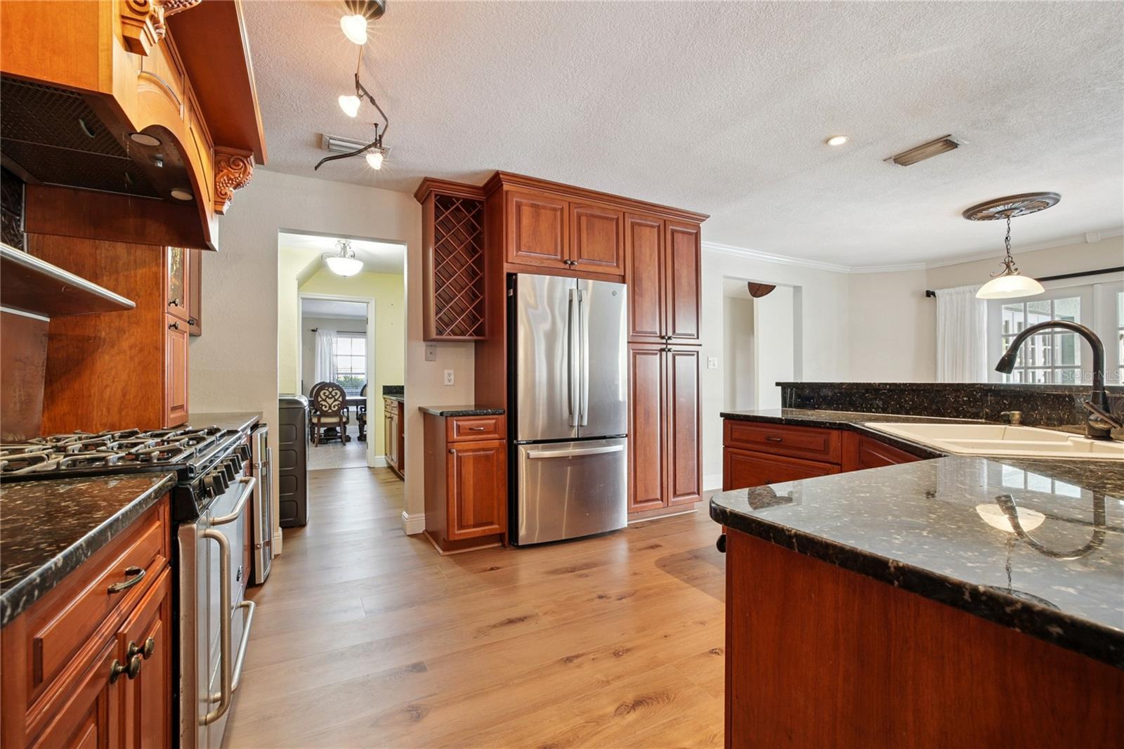 Listing Image #8
