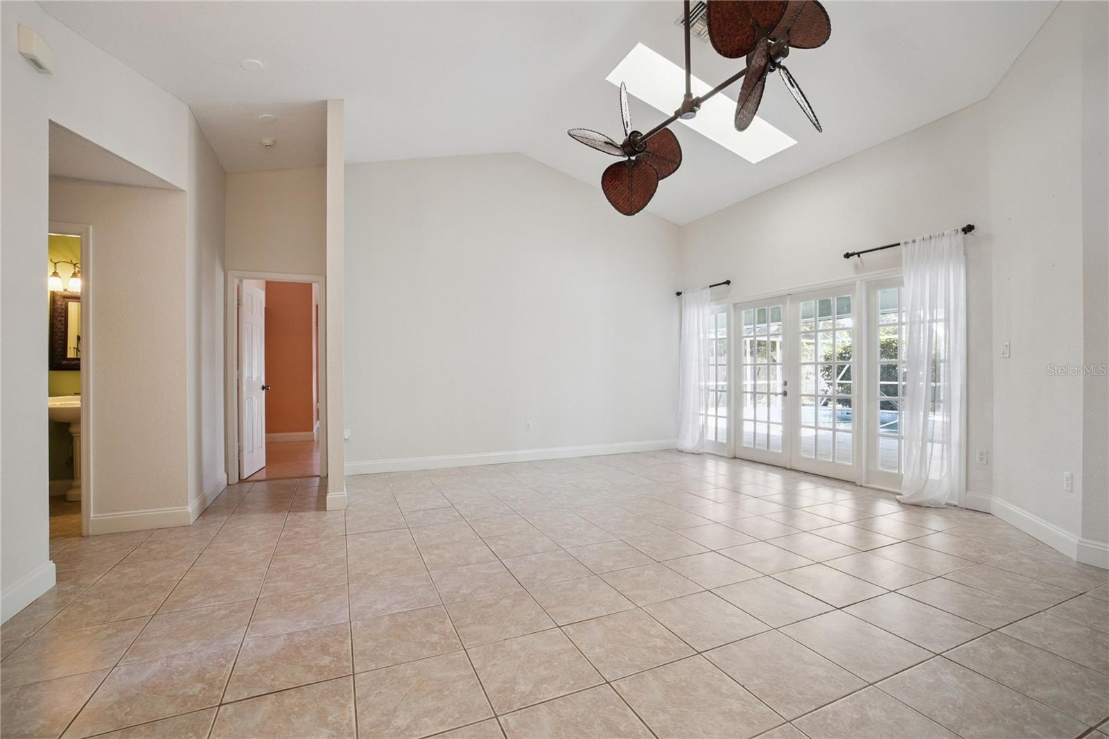 Listing Image #9
