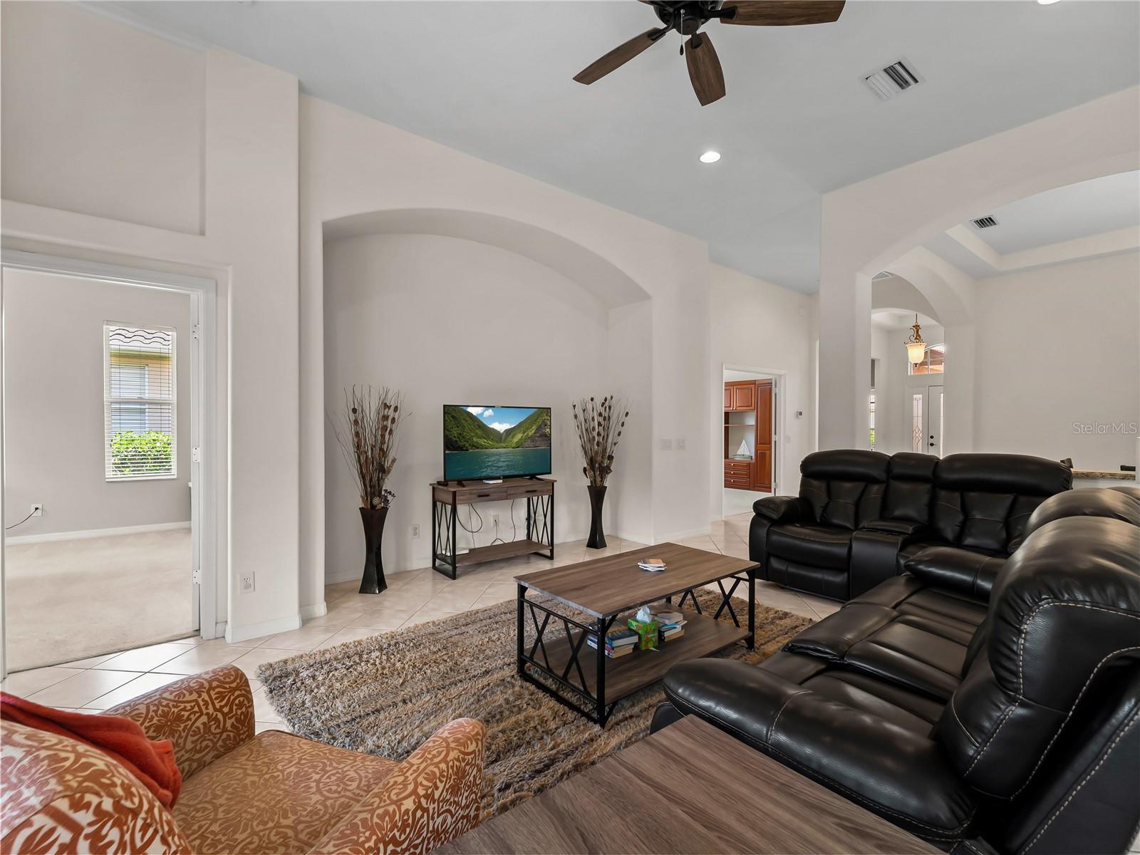 Listing Image #9