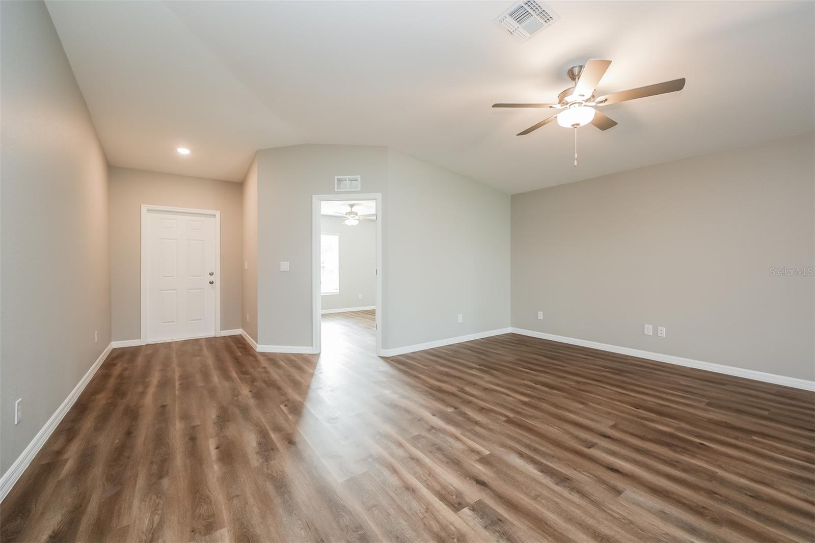 Listing Image #4