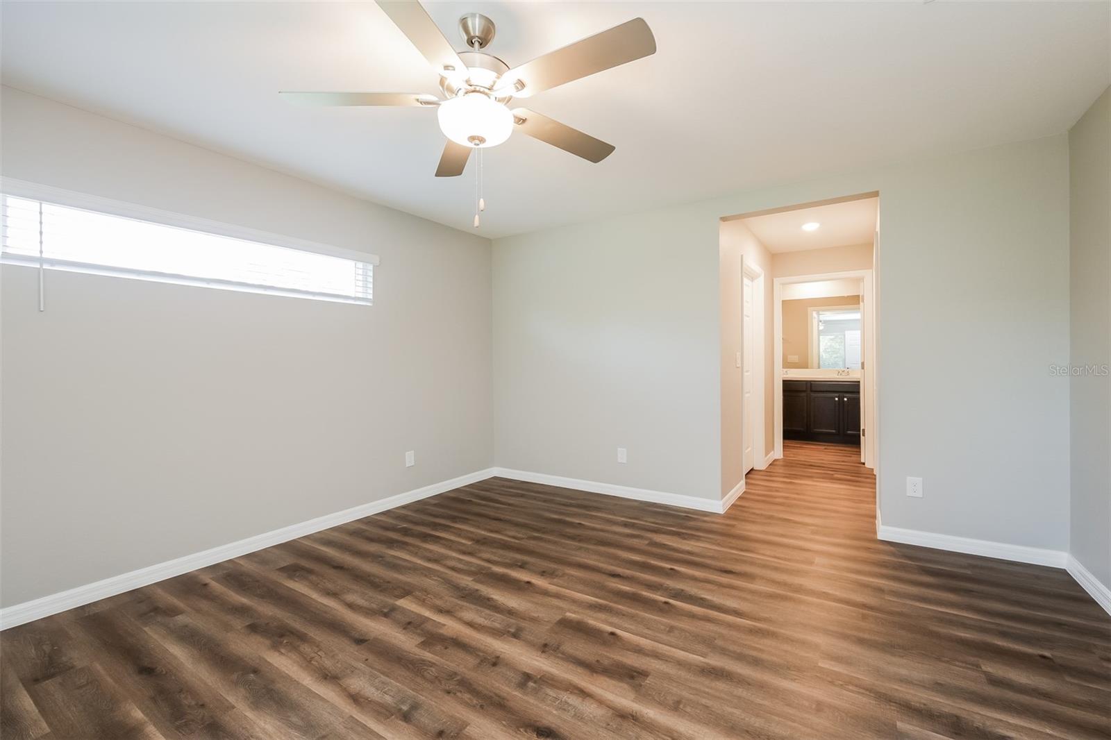Listing Image #9