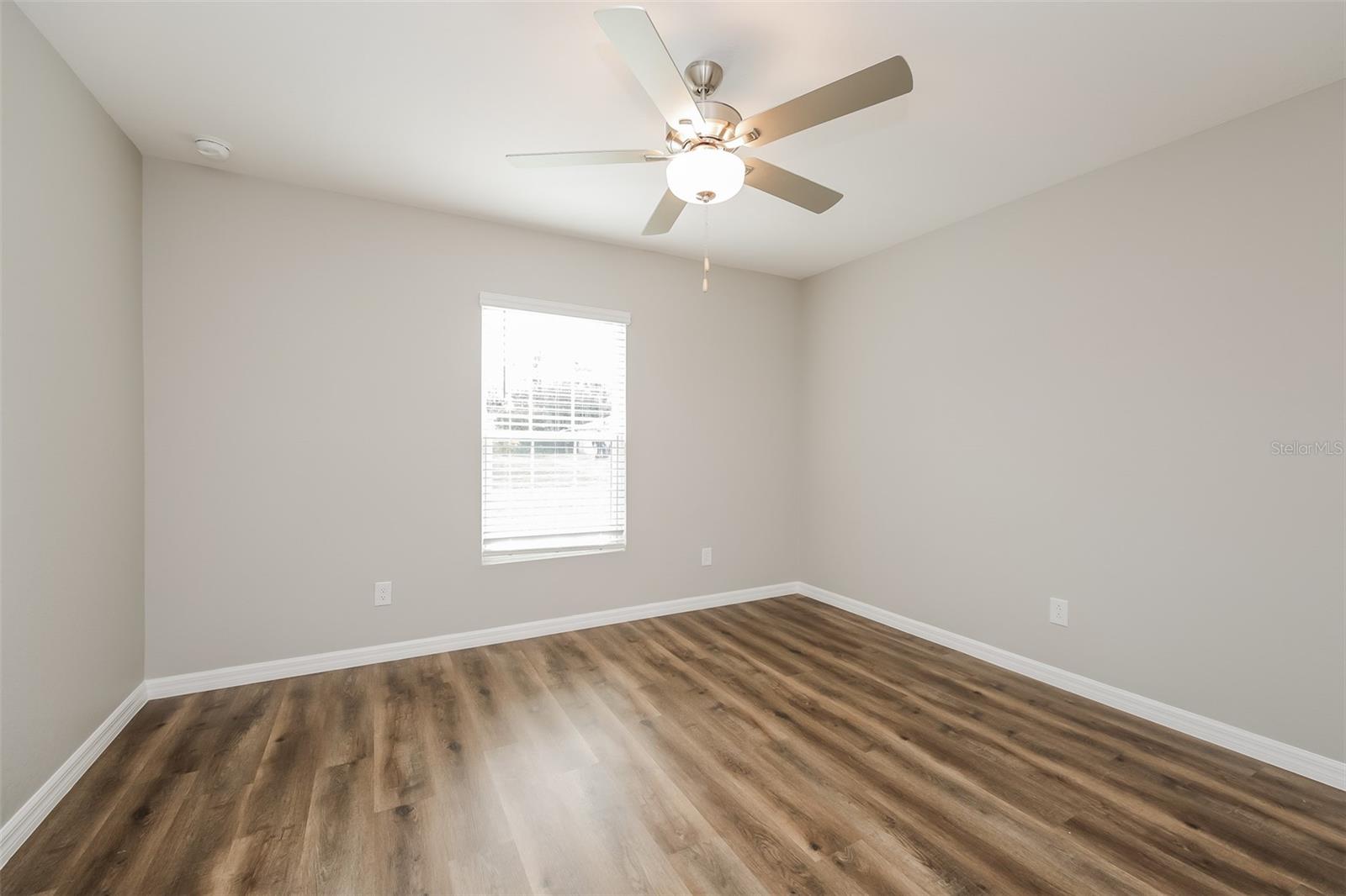 Listing Image #13