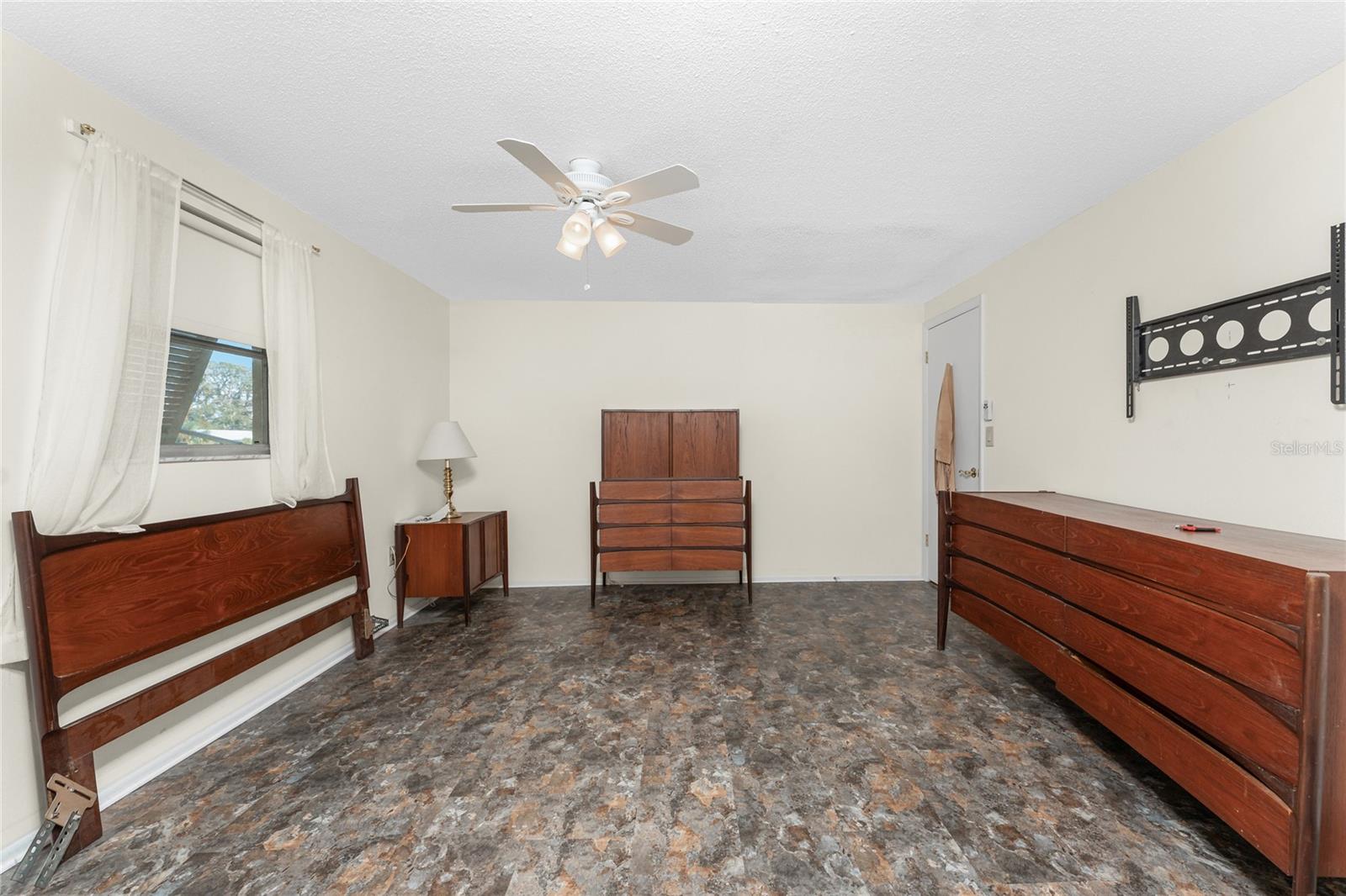 Listing Image #12