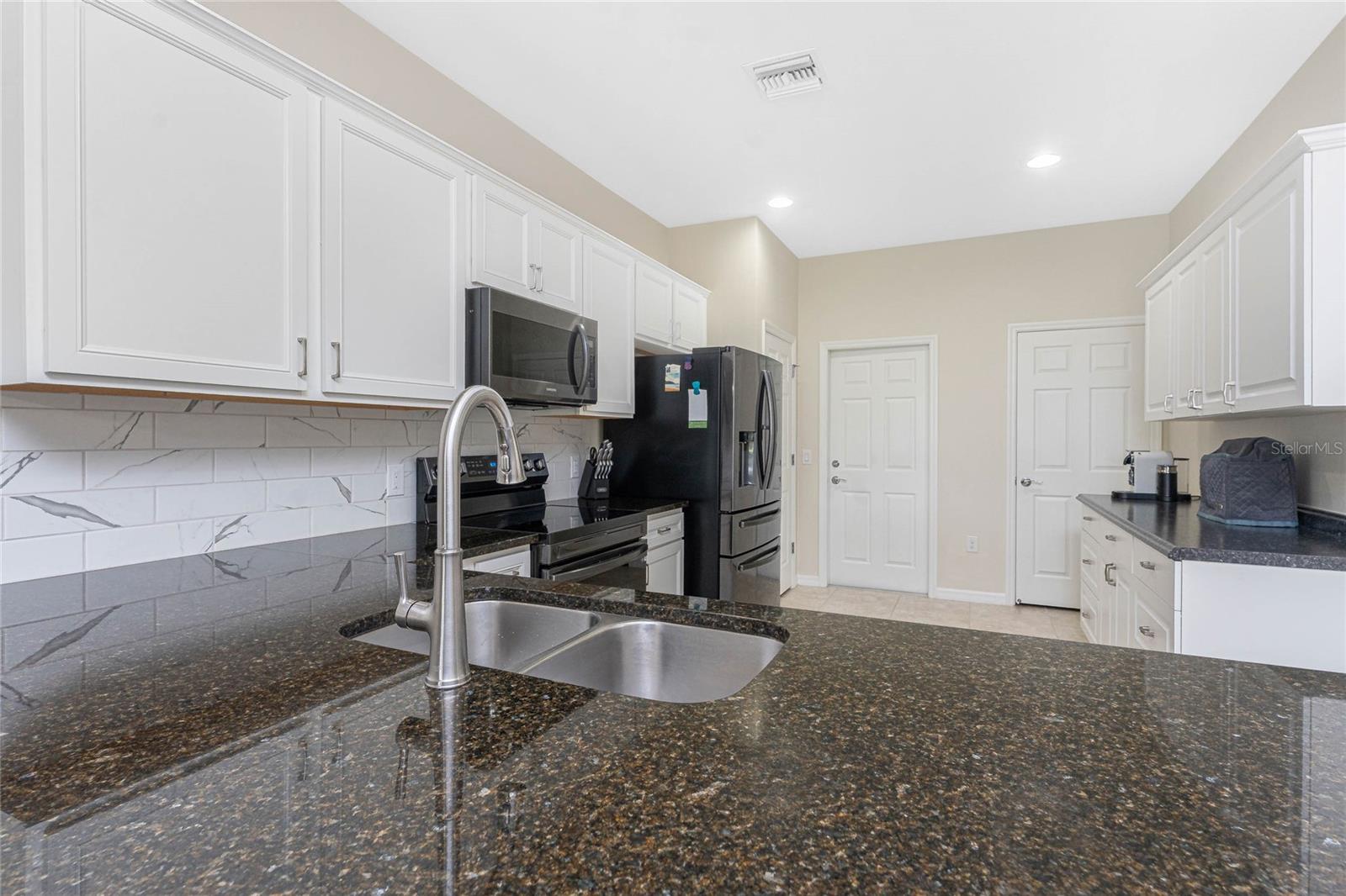 Listing Image #12