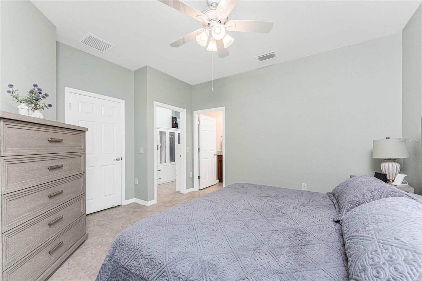 Listing Image #18