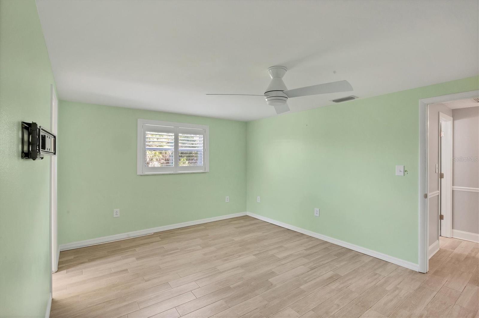 Listing Image #19