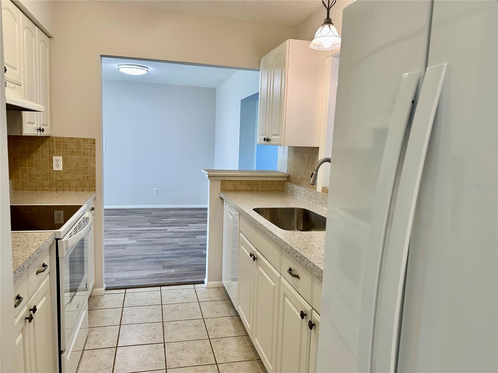Listing Image #9