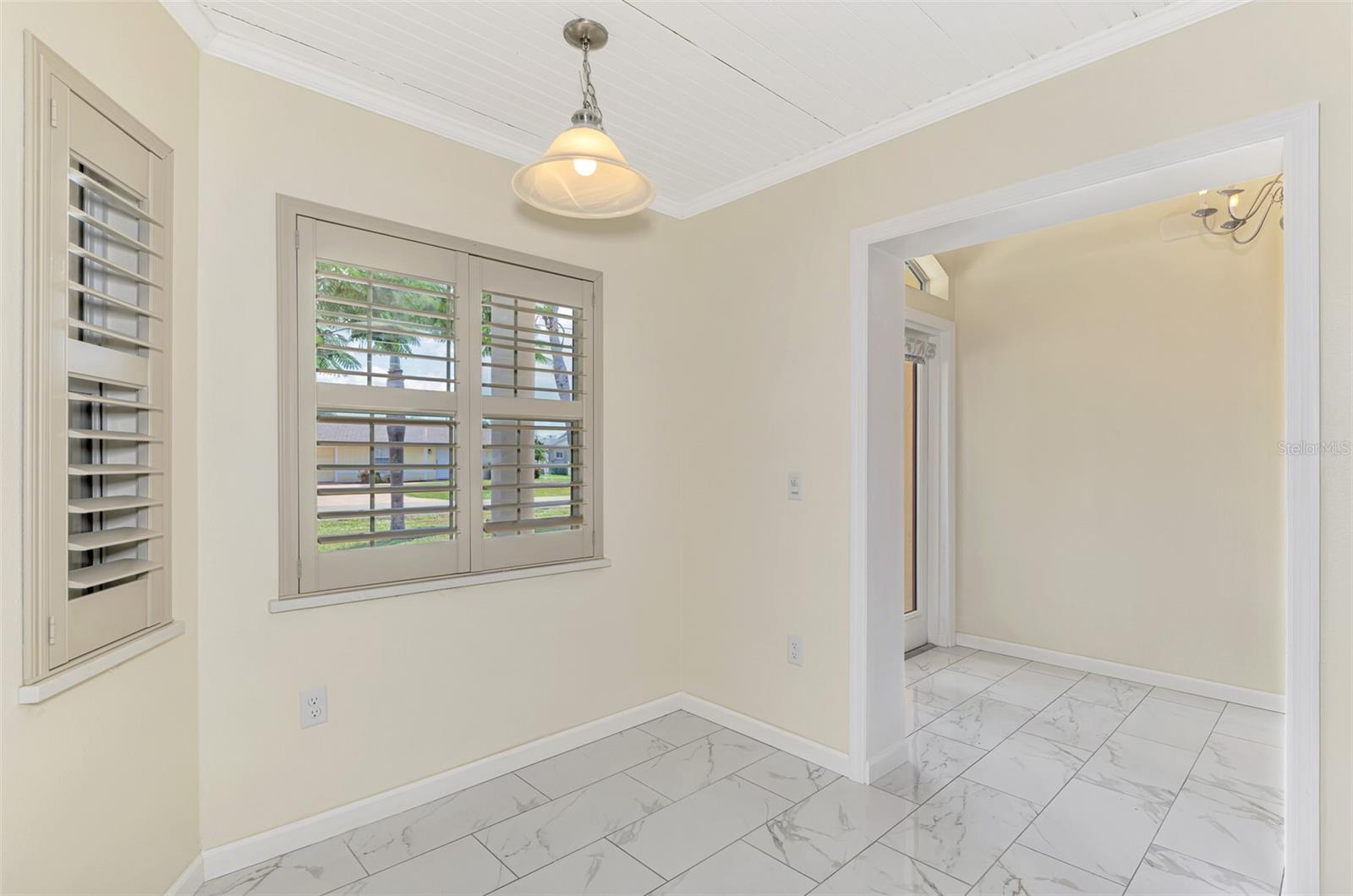 Listing Image #11