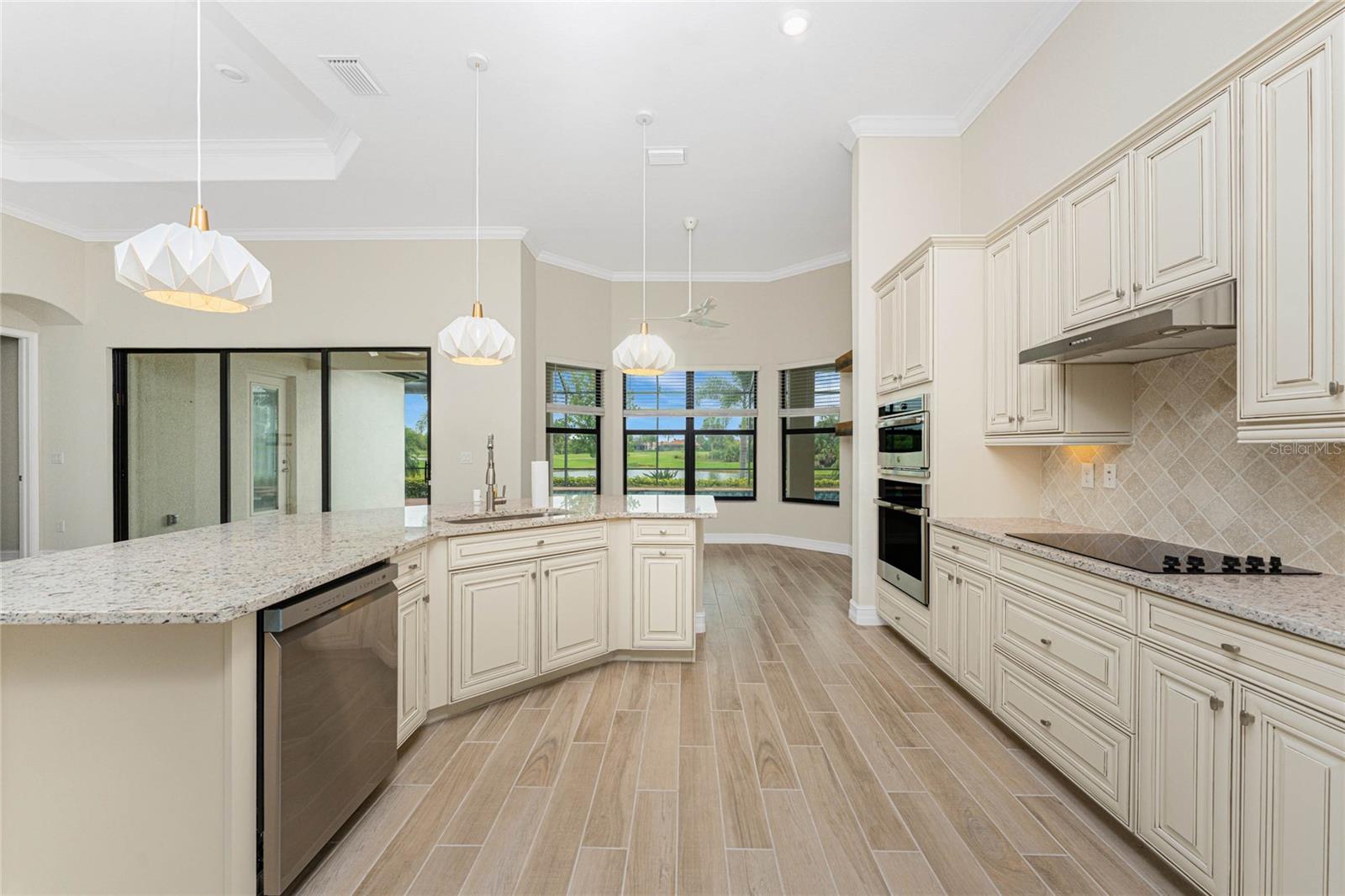 Listing Image #11