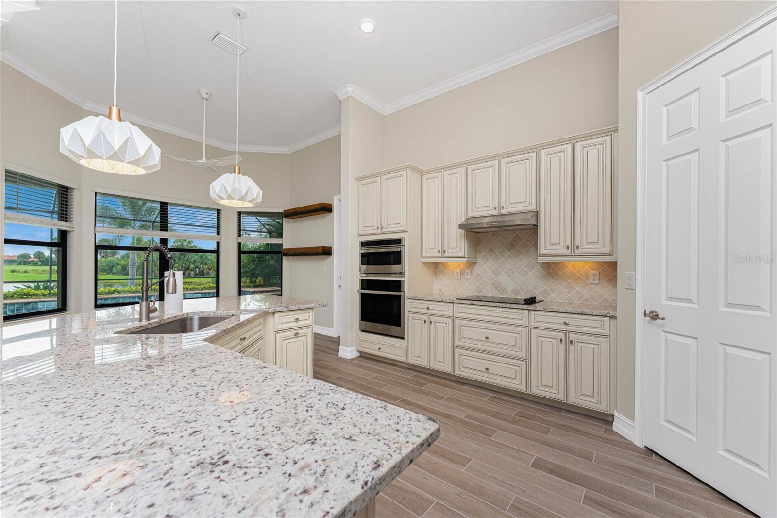 Listing Image #12