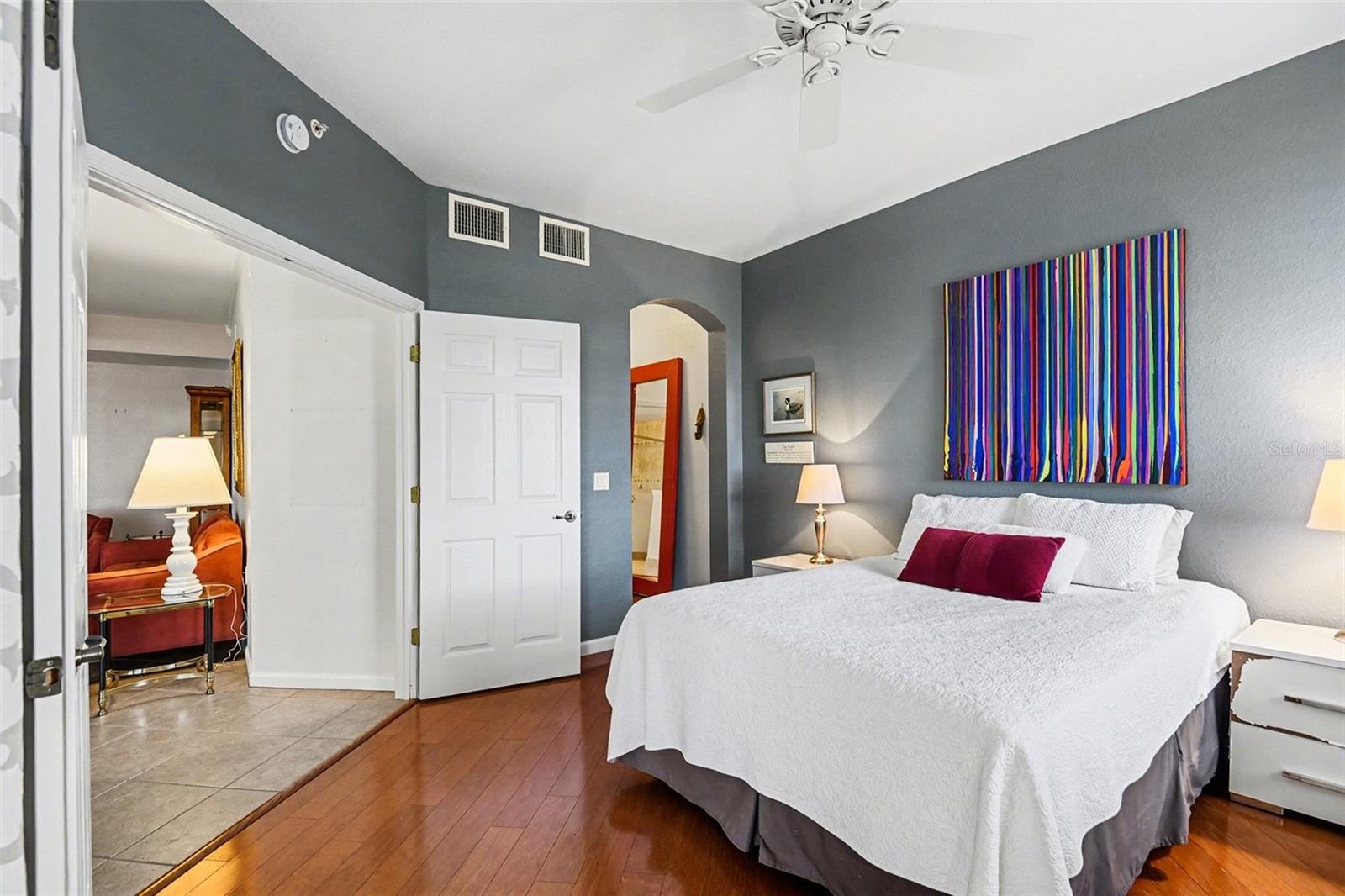 Listing Image #11