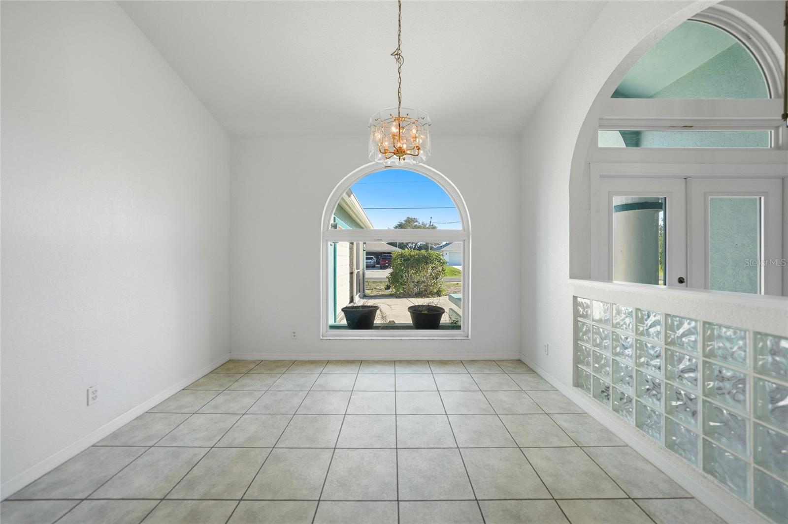Listing Image #11