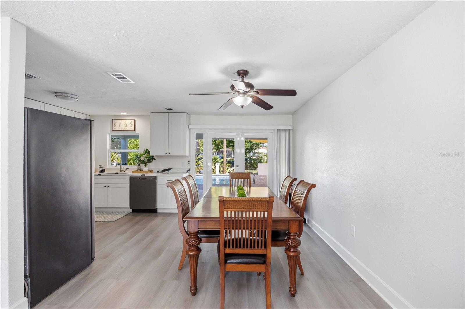 Listing Image #11