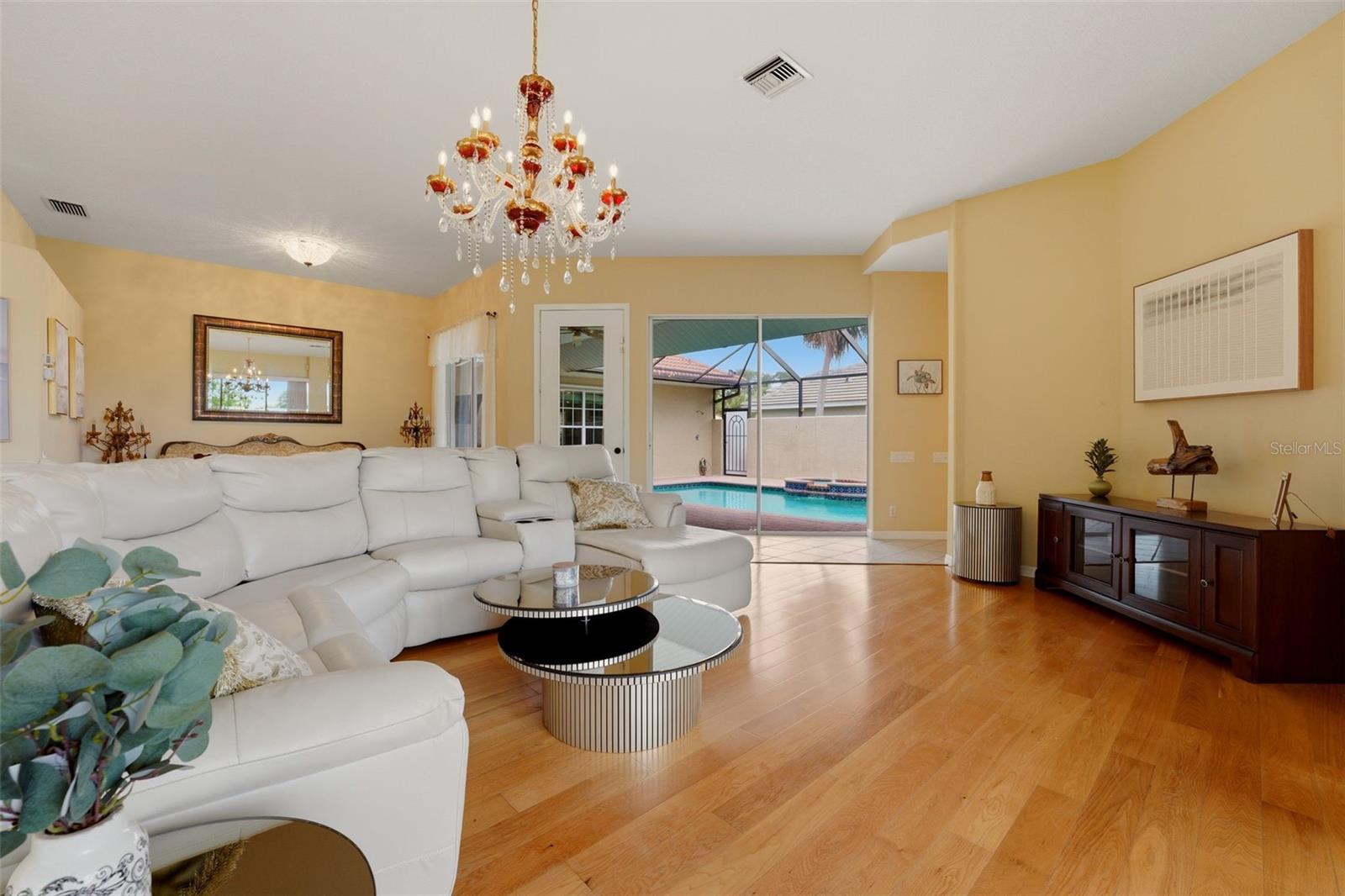 Listing Image #7