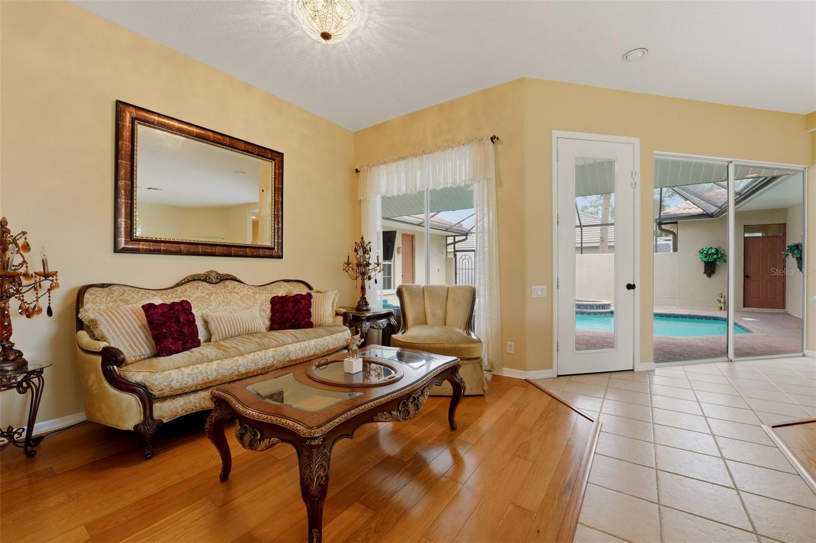 Listing Image #9
