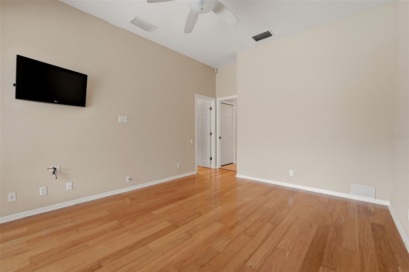 Listing Image #24