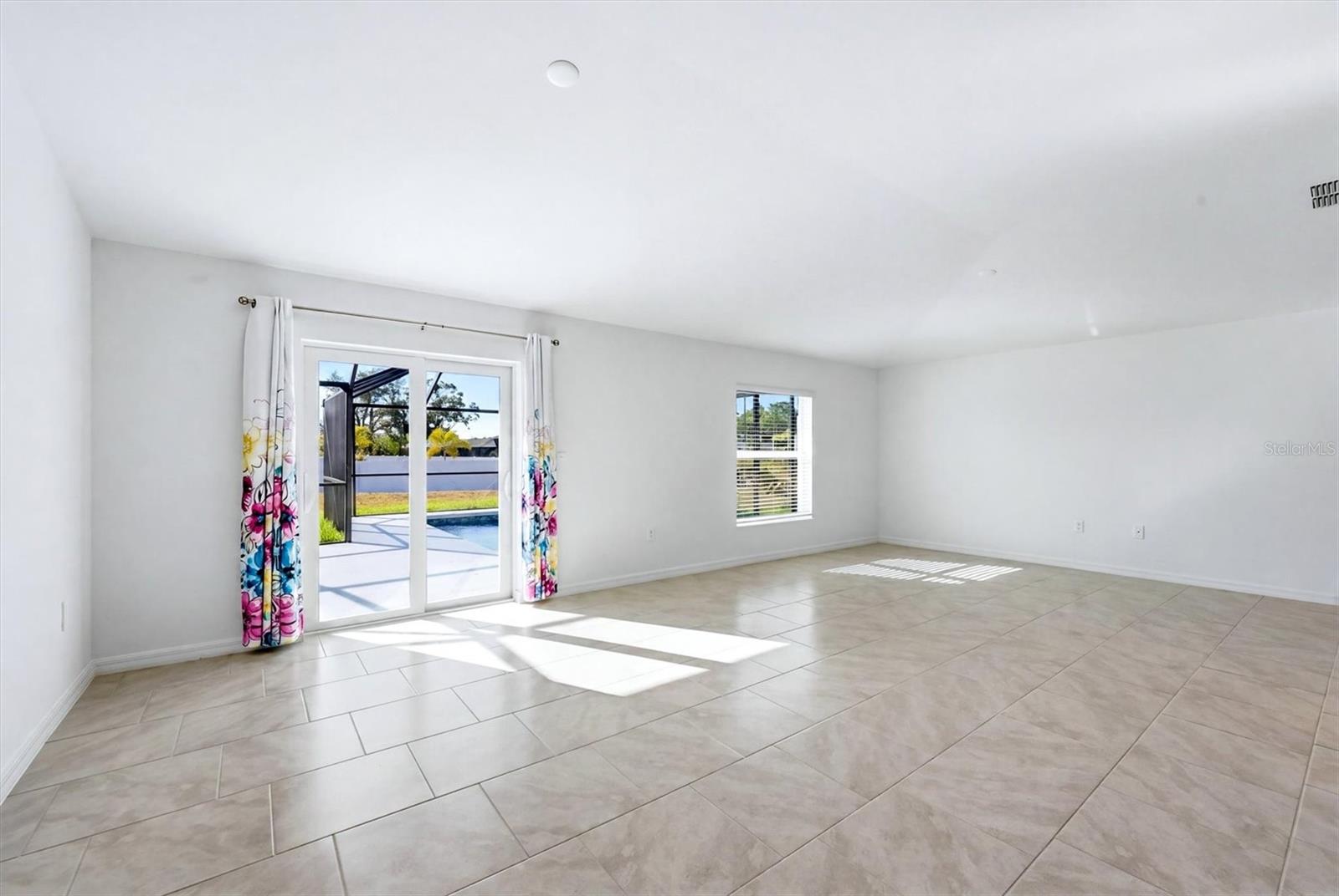 Listing Image #7