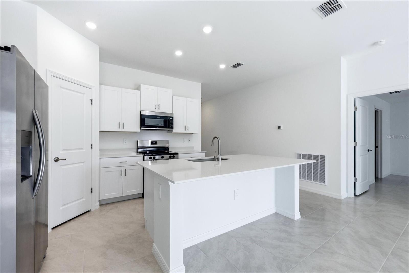 Listing Image #12