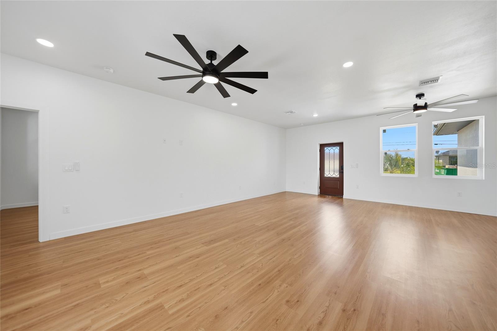 Listing Image #9
