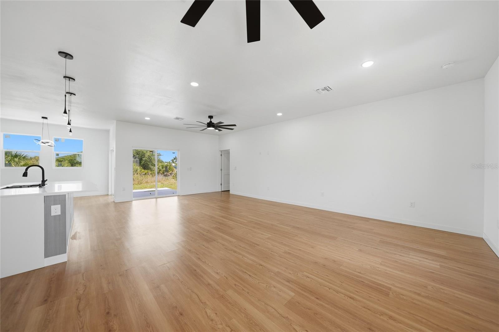 Listing Image #10
