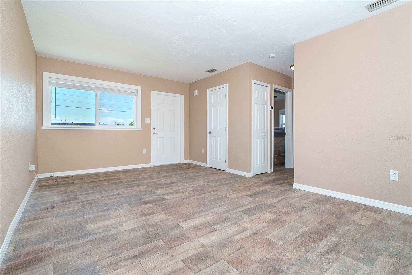 Listing Image #4