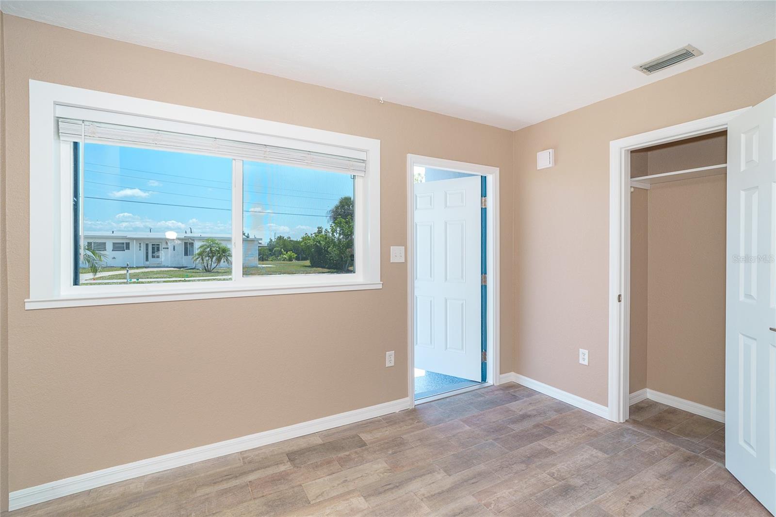 Listing Image #5