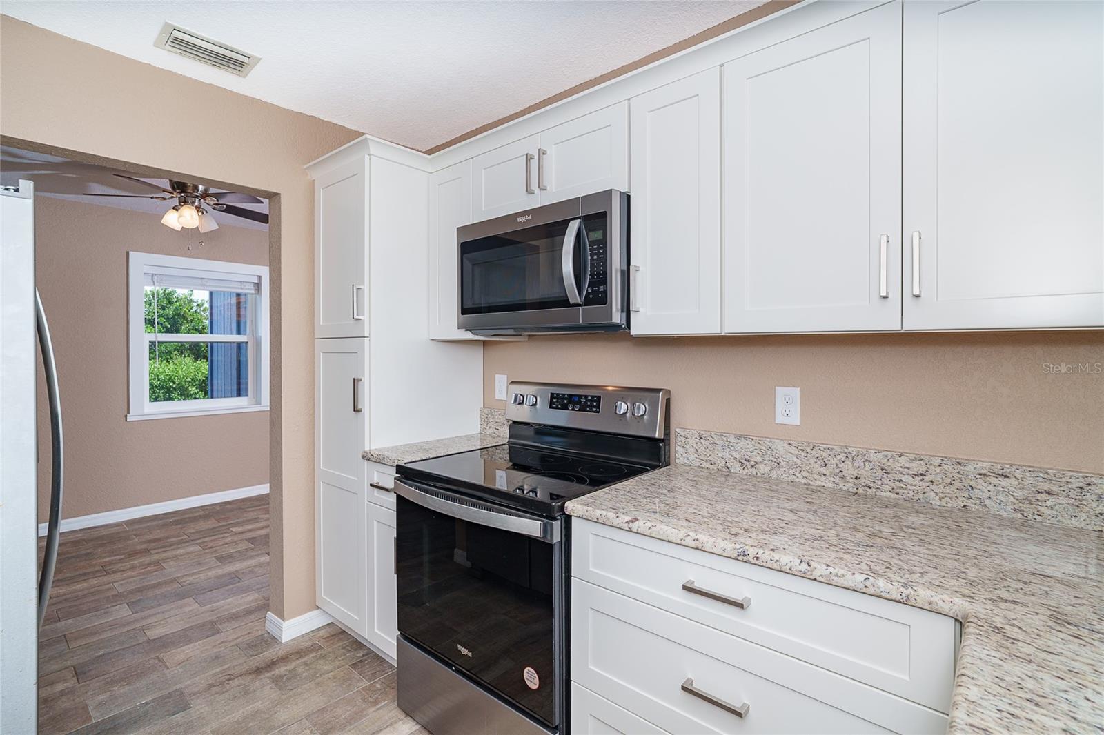 Listing Image #9