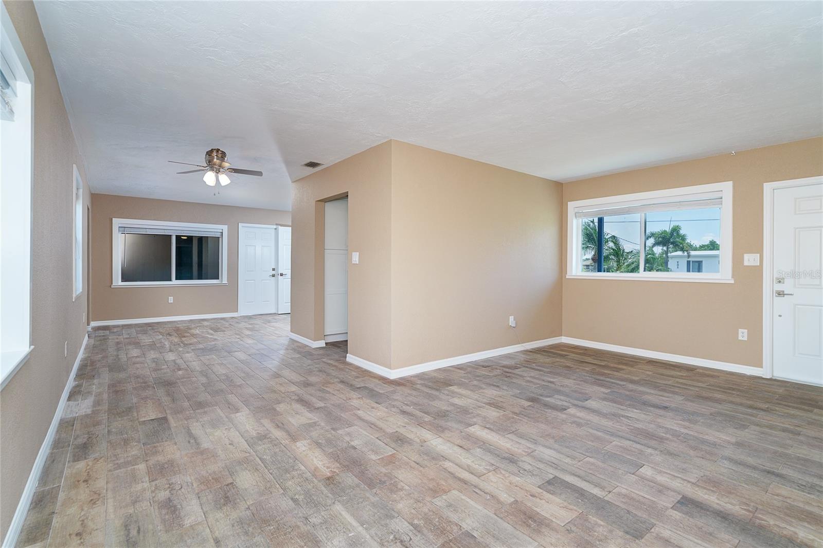 Listing Image #11