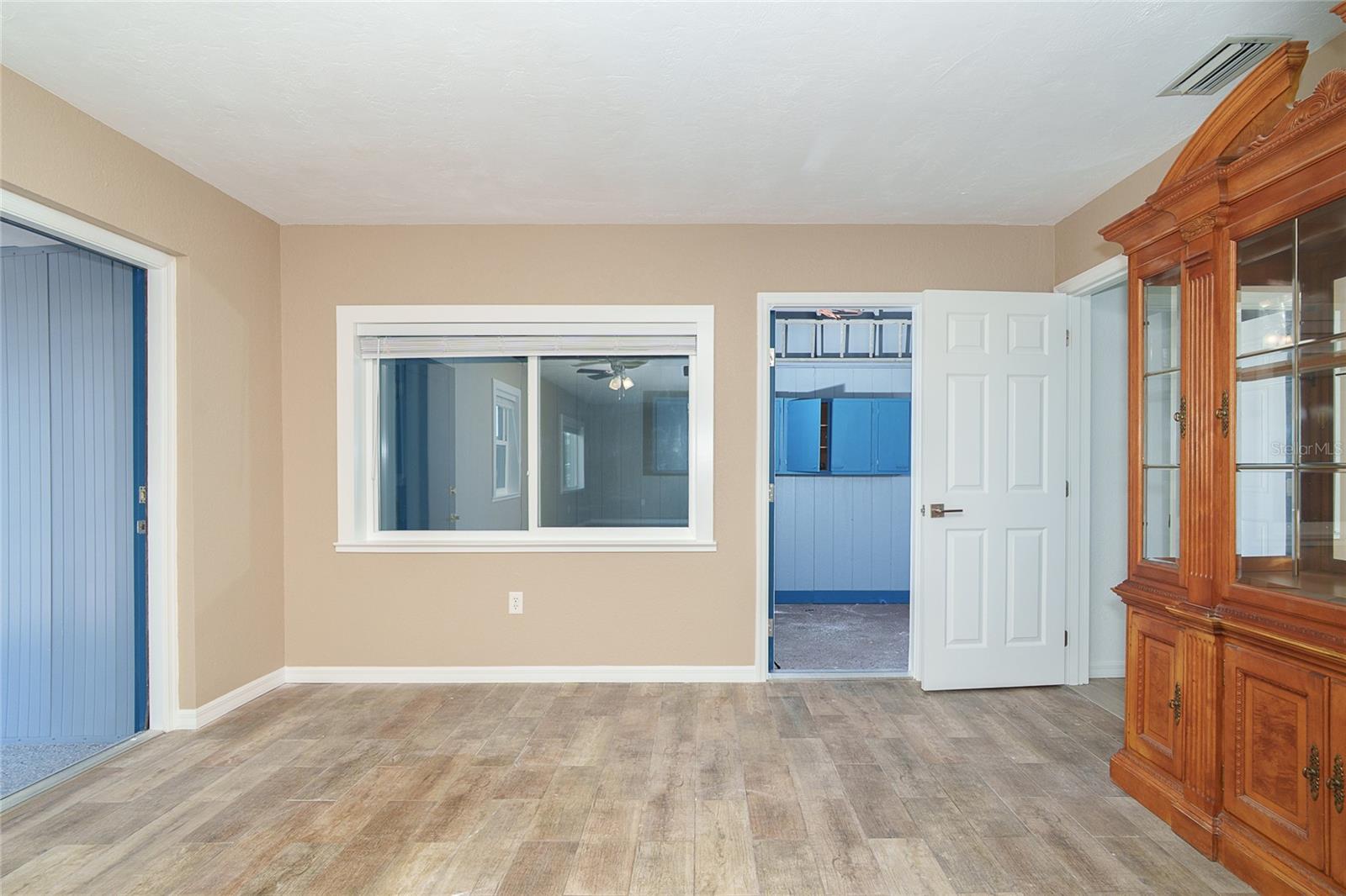 Listing Image #12