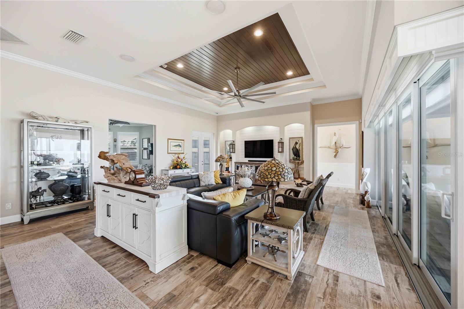 Listing Image #12
