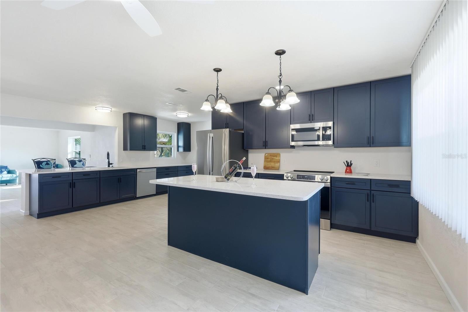 Listing Image #12