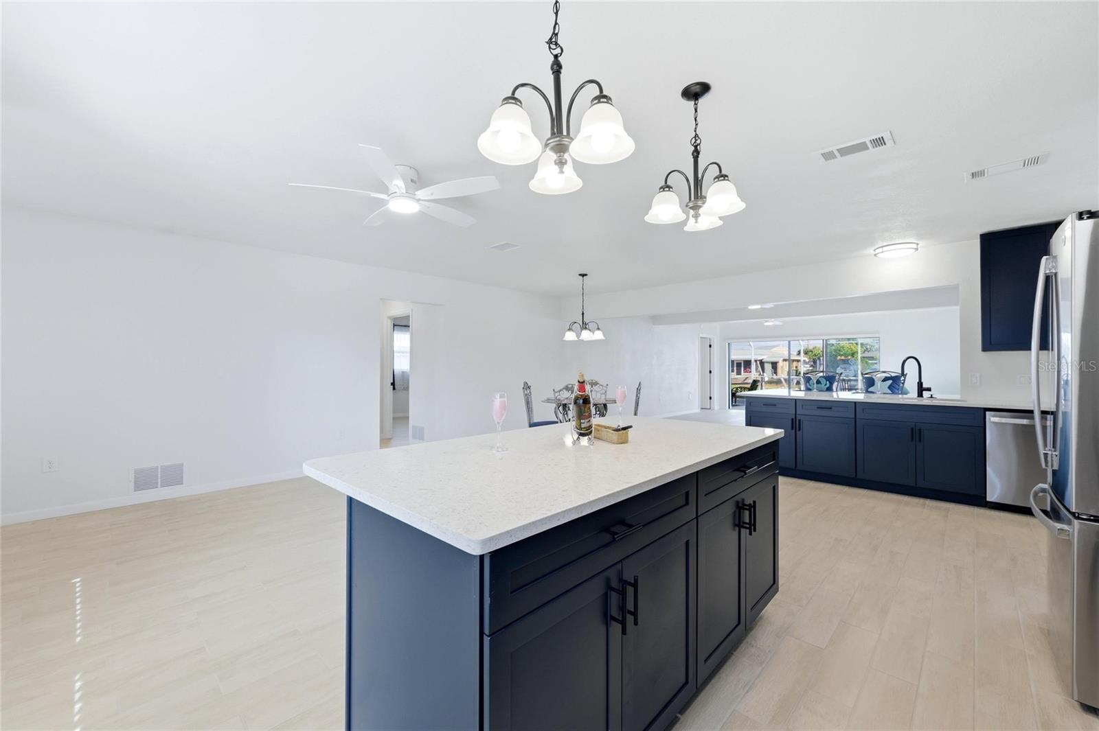 Listing Image #13