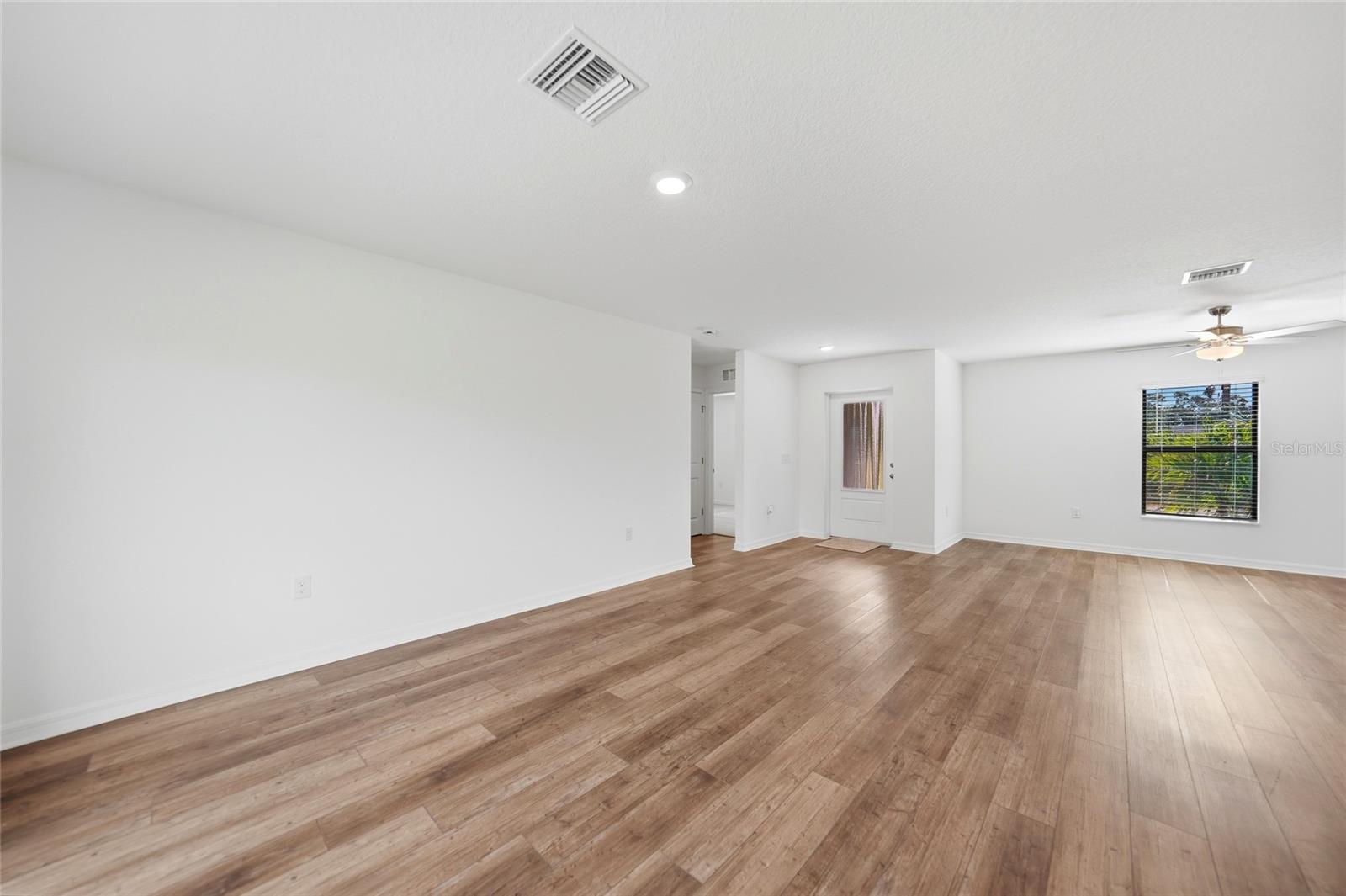 Listing Image #4