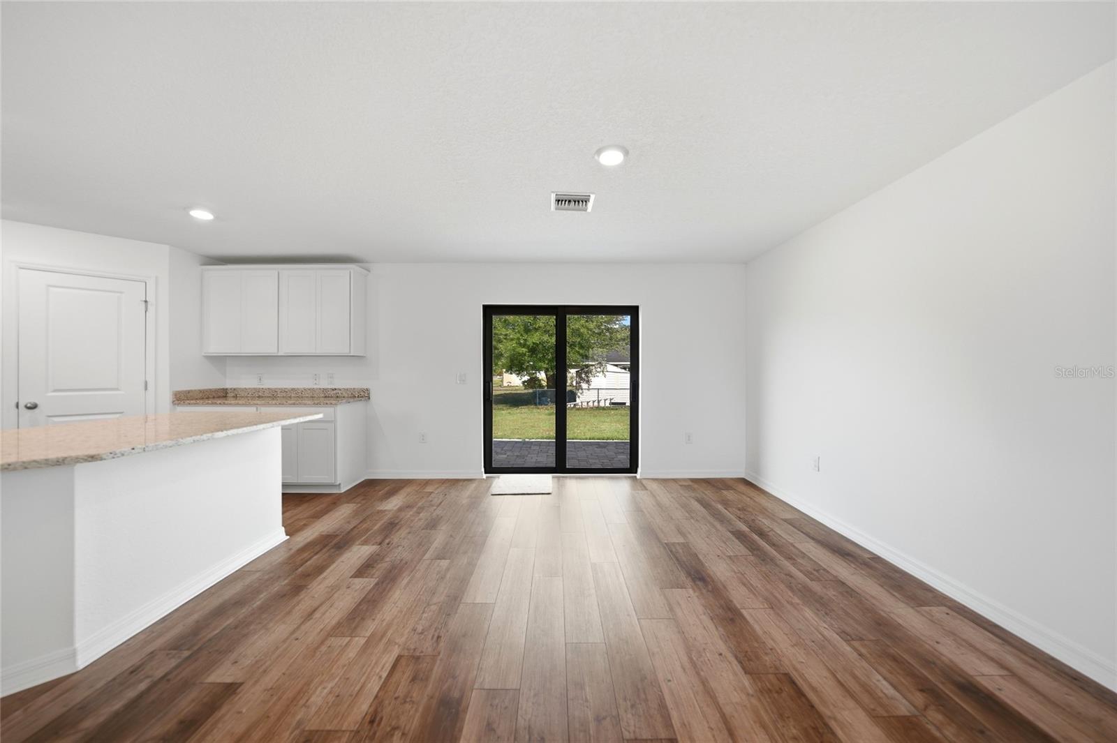 Listing Image #10