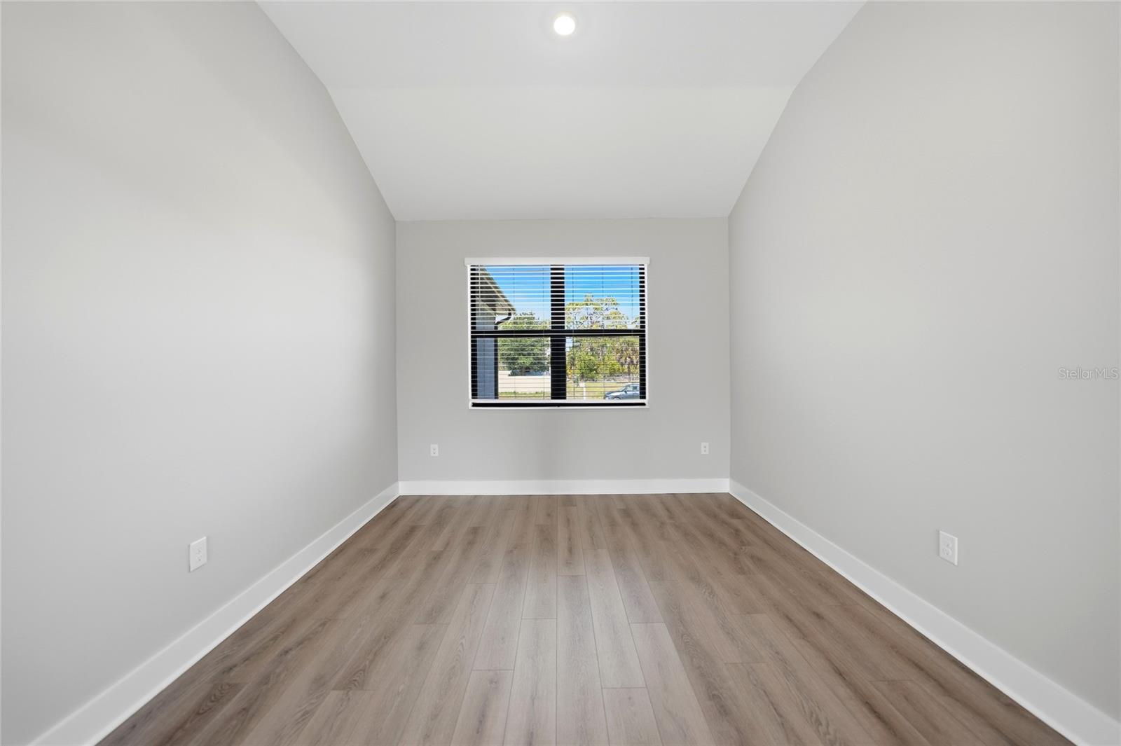 Listing Image #8