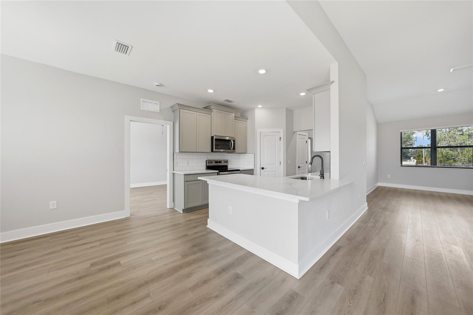 Listing Image #12