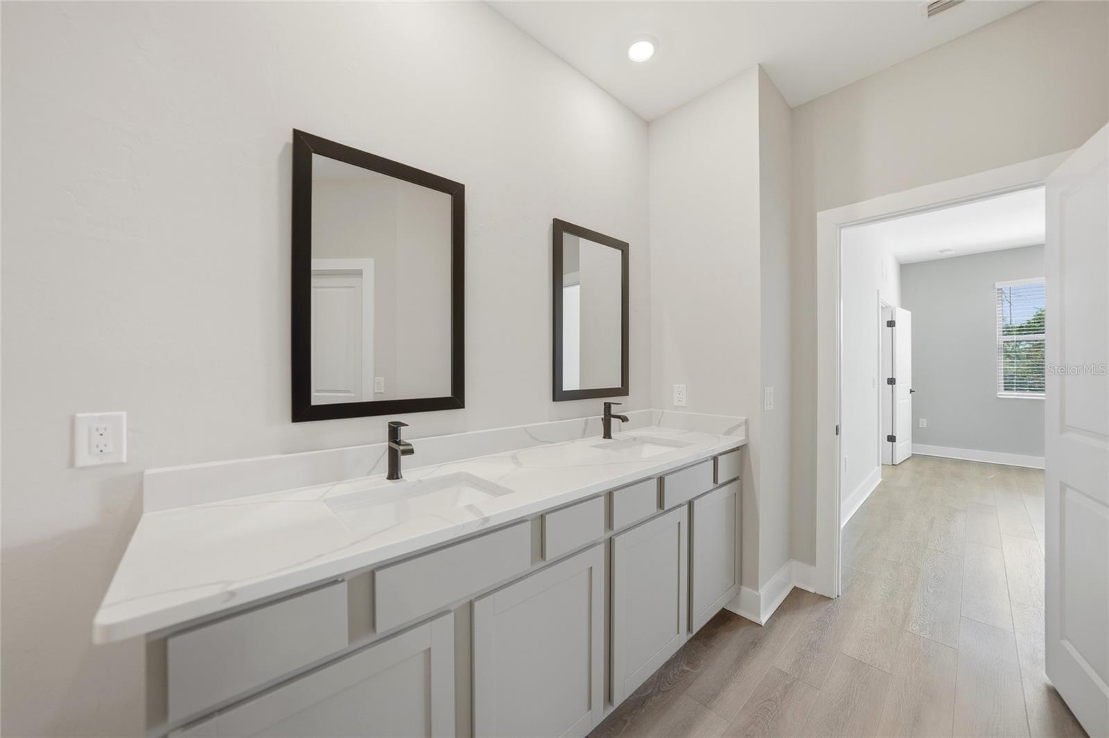 Listing Image #27